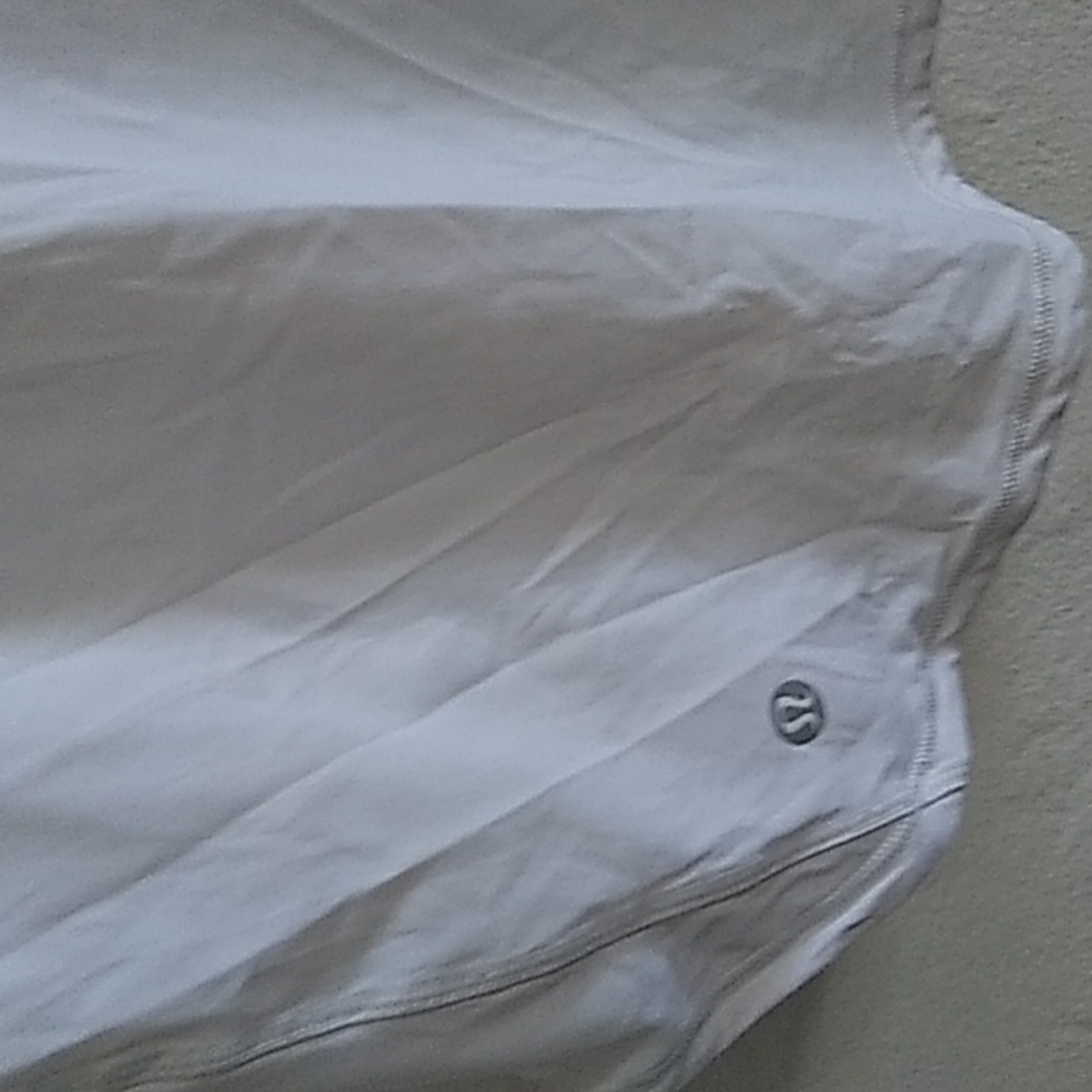 Lululemon - Picture 3 of 4